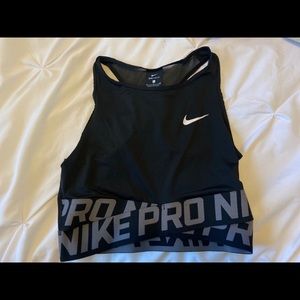 Crop top/sports bra